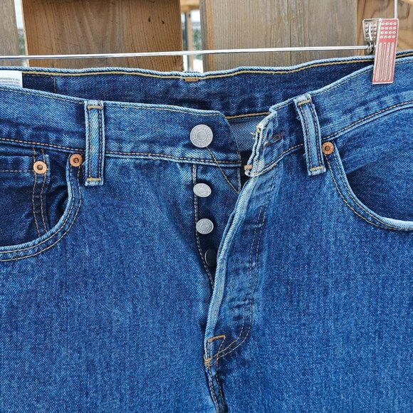 Levi's 501 Denim Jeans Mens 32 x 34 Button Fly - Picture 1 of 10